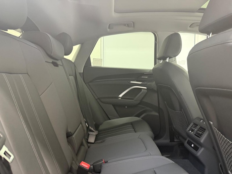 Audi Q5 Sportback Vehicle Image 4