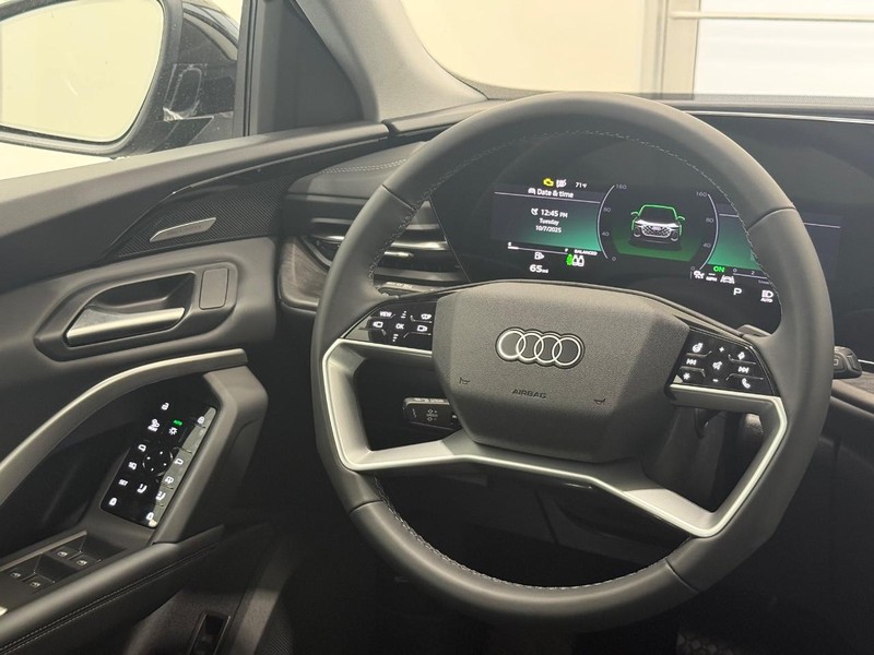 Audi Q5 Sportback Vehicle Image 7