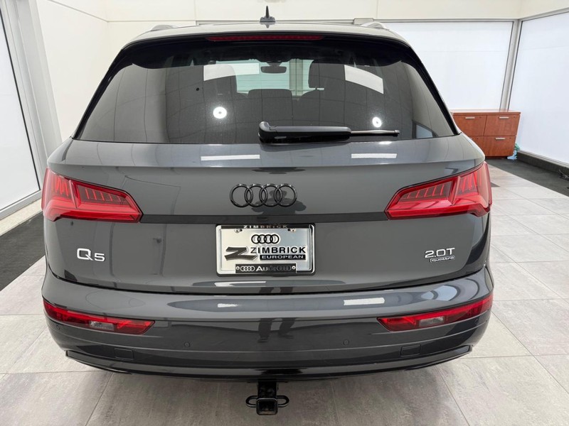 Audi Q5 Vehicle Full-screen Gallery Image 03