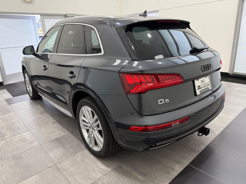 Audi Q5 Vehicle Full-screen Gallery Image 04