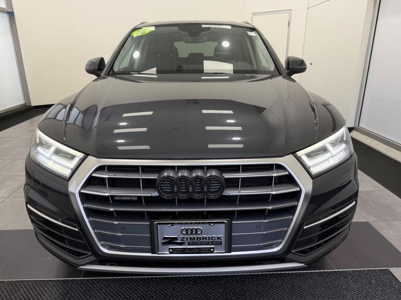 Audi Q5 Vehicle Full-screen Gallery Image 07