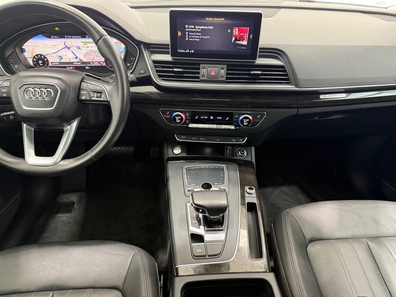 Audi Q5 Vehicle Full-screen Gallery Image 09