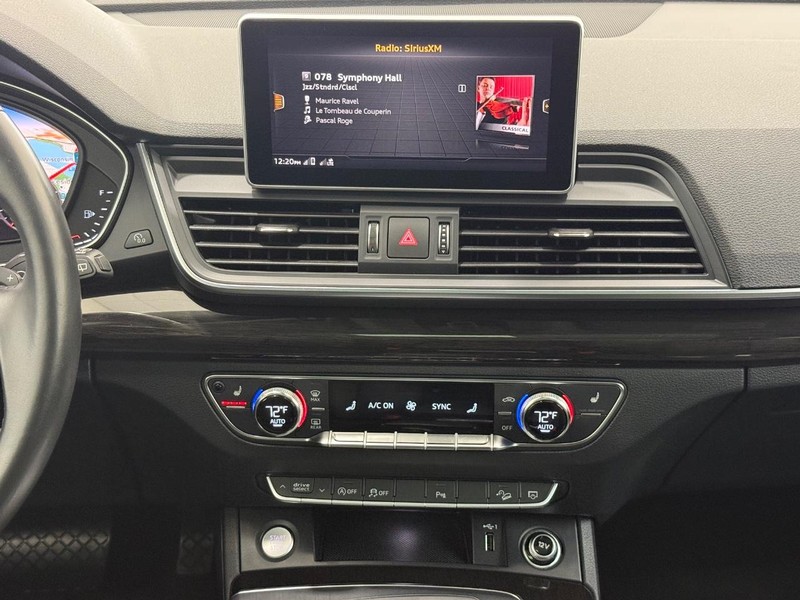 Audi Q5 Vehicle Full-screen Gallery Image 10