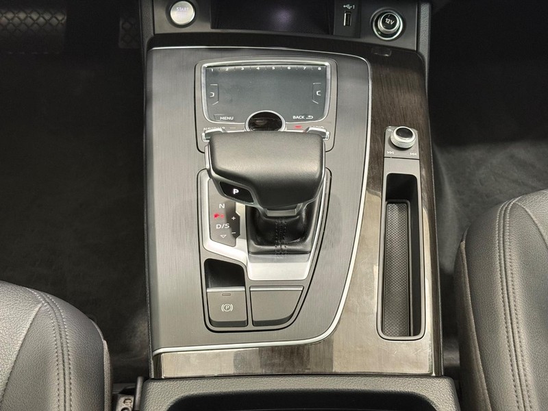 Audi Q5 Vehicle Full-screen Gallery Image 11