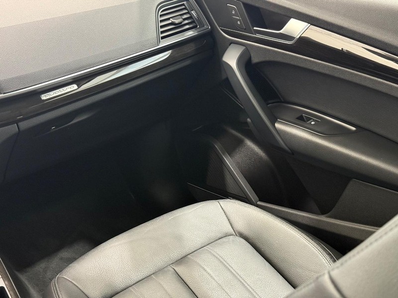 Audi Q5 Vehicle Full-screen Gallery Image 13