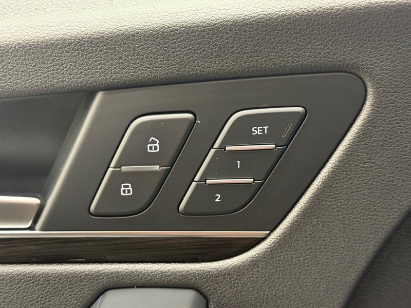 Audi Q5 Vehicle Full-screen Gallery Image 14