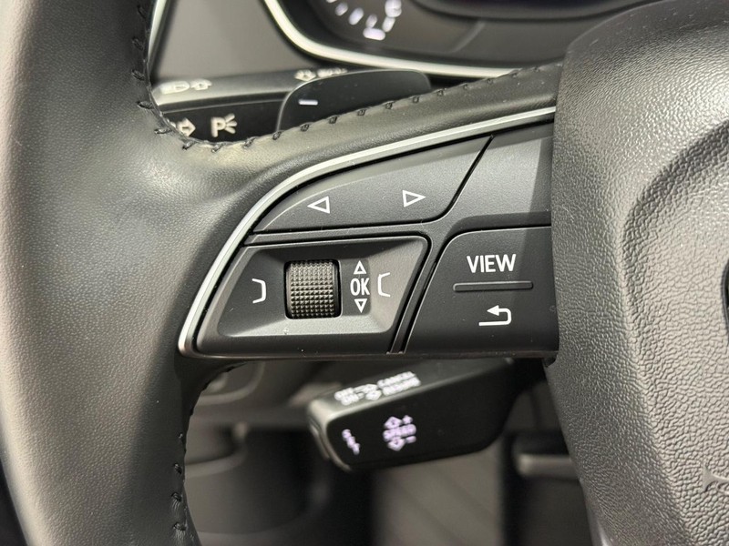 Audi Q5 Vehicle Full-screen Gallery Image 15