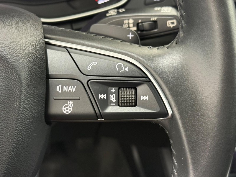 Audi Q5 Vehicle Full-screen Gallery Image 16