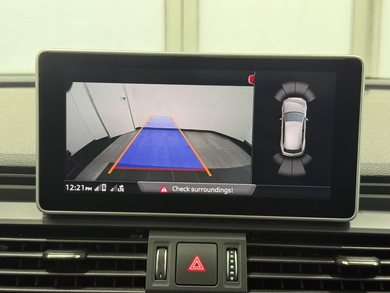 Audi Q5 Vehicle Full-screen Gallery Image 17