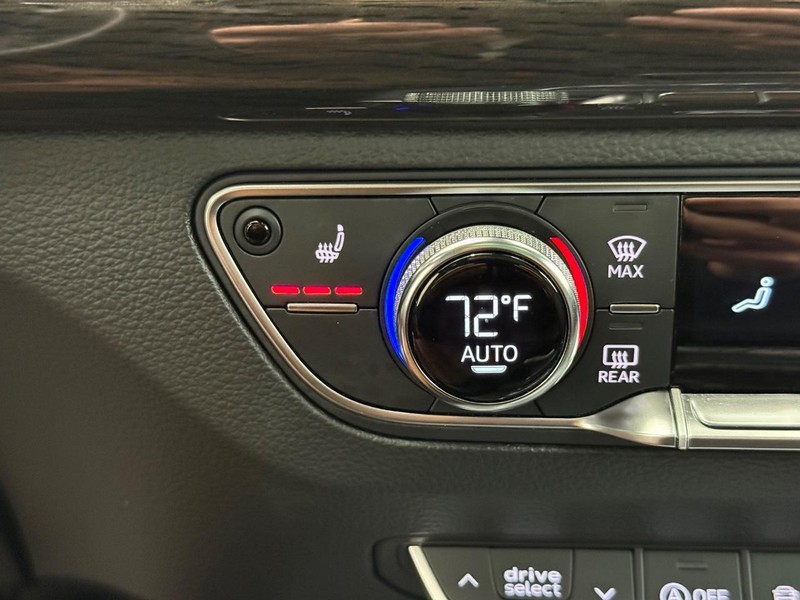 Audi Q5 Vehicle Full-screen Gallery Image 18