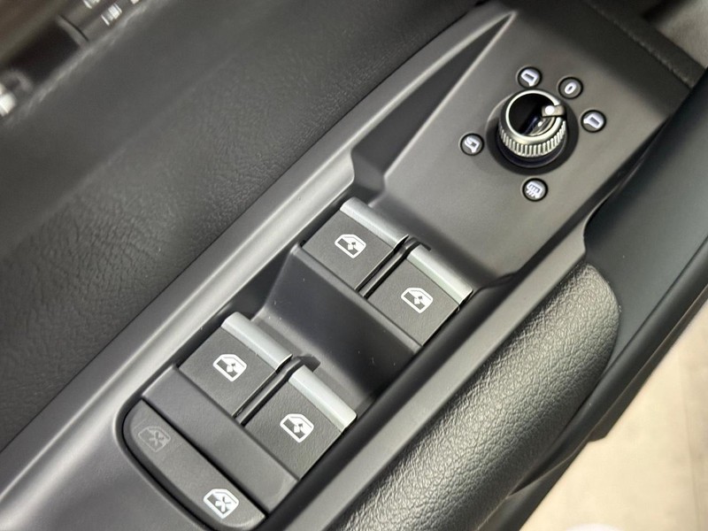 Audi Q5 Vehicle Full-screen Gallery Image 19