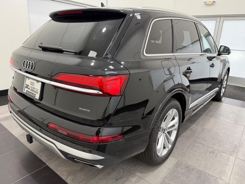 Audi Q7 Vehicle Image 2