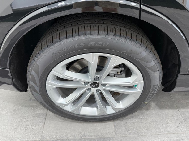 Audi Q7 Vehicle Image 3