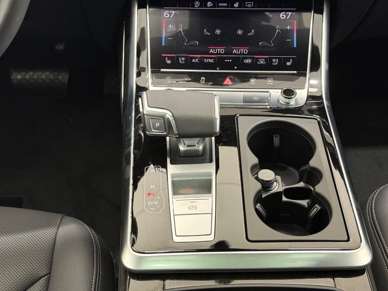 Audi Q7 Vehicle Image 7