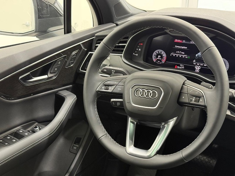 Audi Q7 Vehicle Image 8