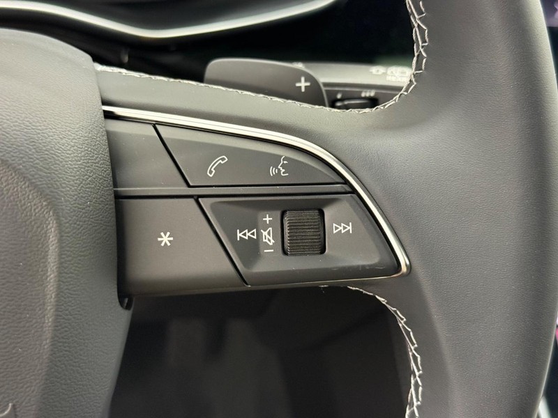 Audi Q7 Vehicle Image 12