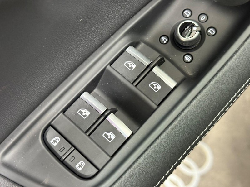 Audi Q7 Vehicle Image 15