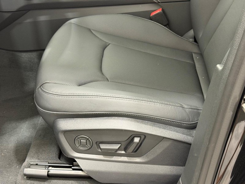 Audi Q7 Vehicle Image 16