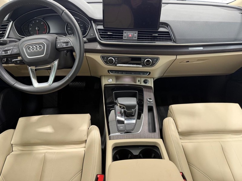 Audi Q5 Vehicle Full-screen Gallery Image 09