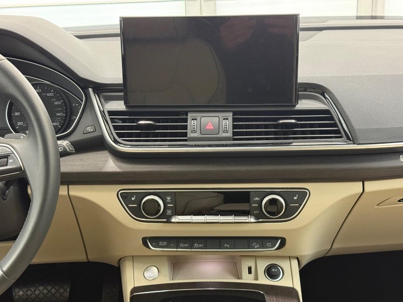 Audi Q5 Vehicle Full-screen Gallery Image 10