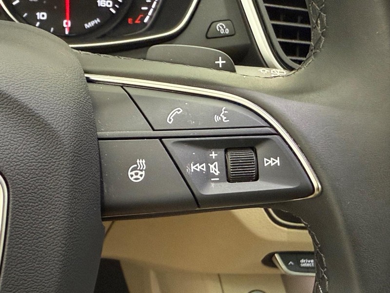 Audi Q5 Vehicle Full-screen Gallery Image 15