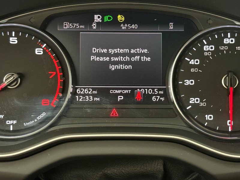 Audi Q5 Vehicle Full-screen Gallery Image 16