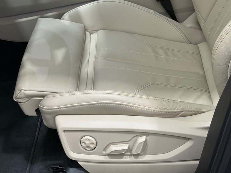 Audi Q5 Vehicle Full-screen Gallery Image 20