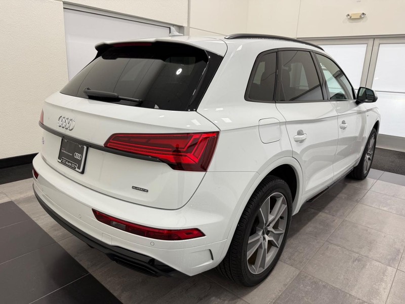 Audi Q5 Vehicle Image 2