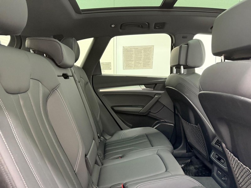 Audi Q5 Vehicle Image 8