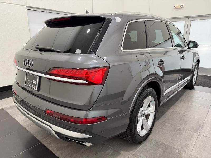Audi Q7 Vehicle Image 2