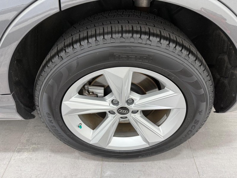 Audi Q7 Vehicle Image 5