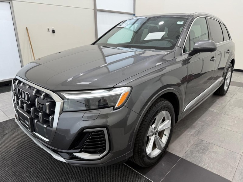 Audi Q7 Vehicle Image 6