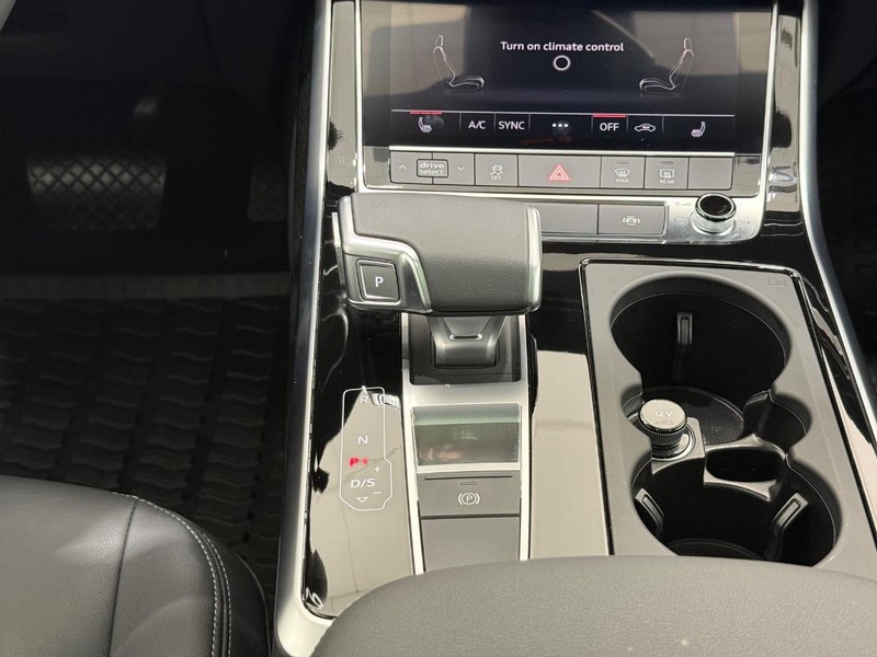 Audi Q7 Vehicle Image 11