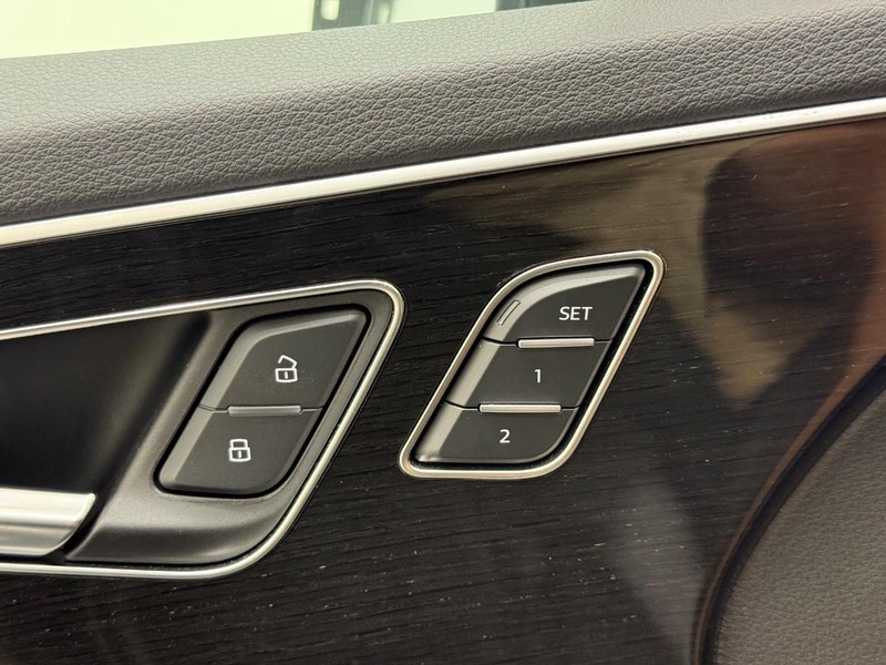 Audi Q7 Vehicle Image 14