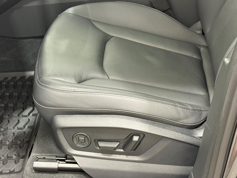 Audi Q7 Vehicle Image 21