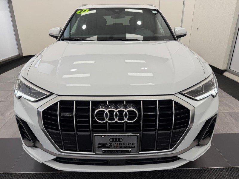 Audi Q3 Vehicle Full-screen Gallery Image 07