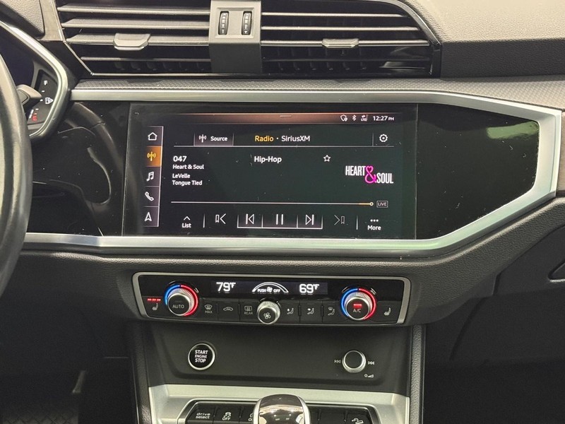 Audi Q3 Vehicle Full-screen Gallery Image 10