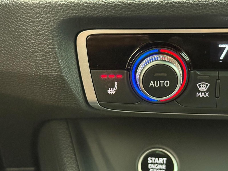 Audi Q3 Vehicle Full-screen Gallery Image 18