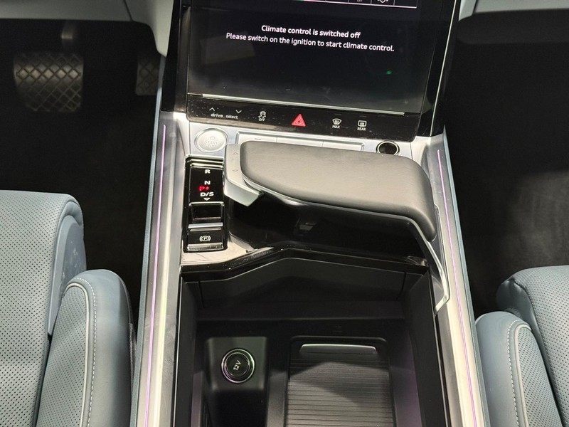 Audi e-tron Sportback Vehicle Image 11