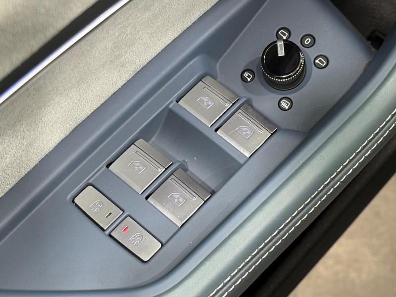 Audi e-tron Sportback Vehicle Image 19