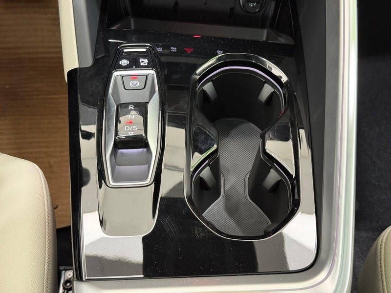 Audi Q5 Vehicle Image 7