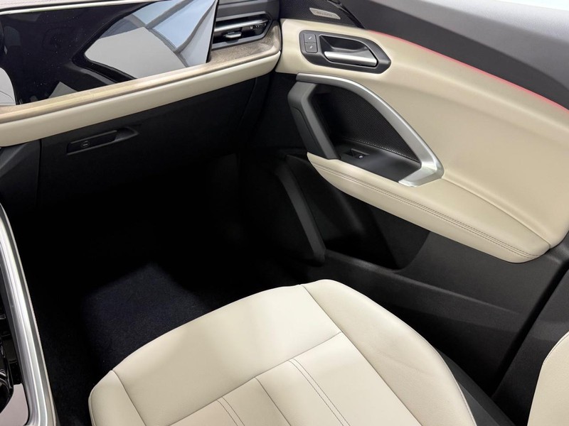 Audi Q5 Vehicle Image 8