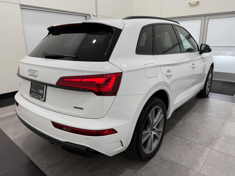 Audi Q5 Vehicle Image 2