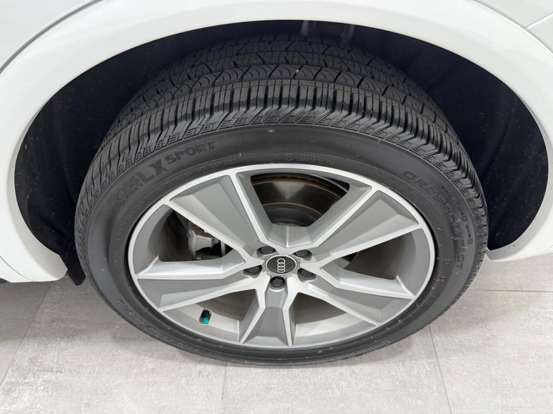 Audi Q5 Vehicle Image 6