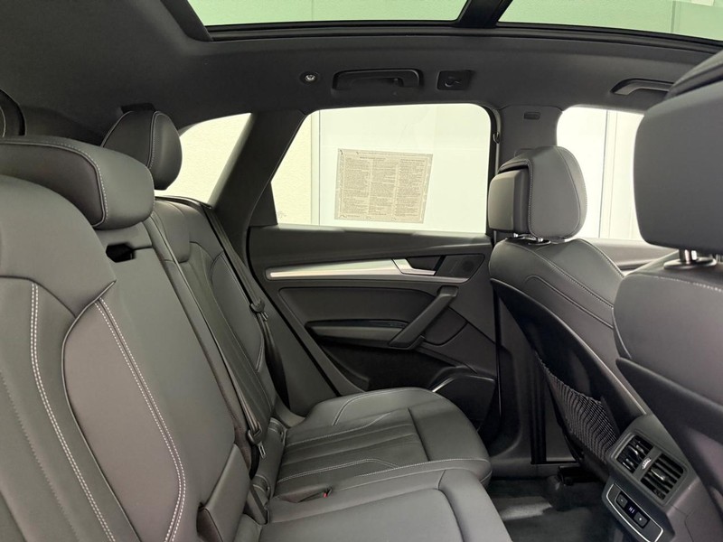 Audi Q5 Vehicle Image 9