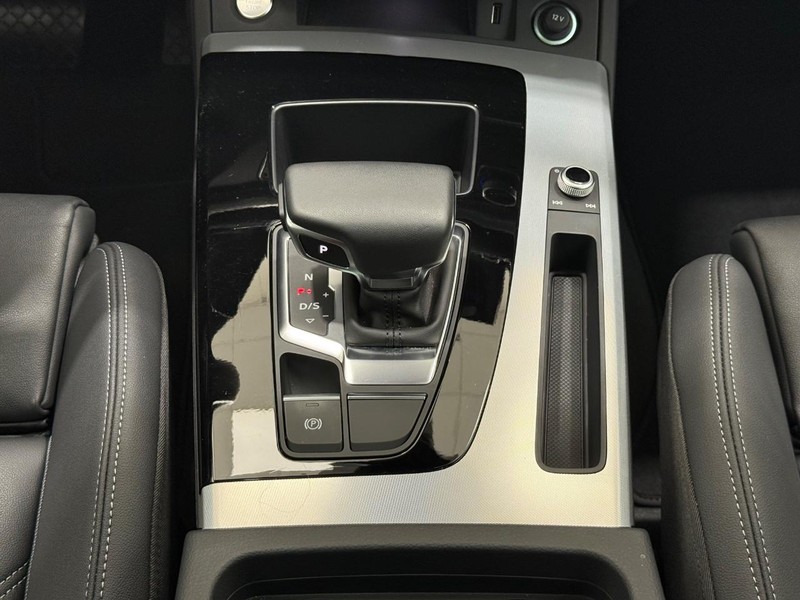 Audi Q5 Vehicle Image 12