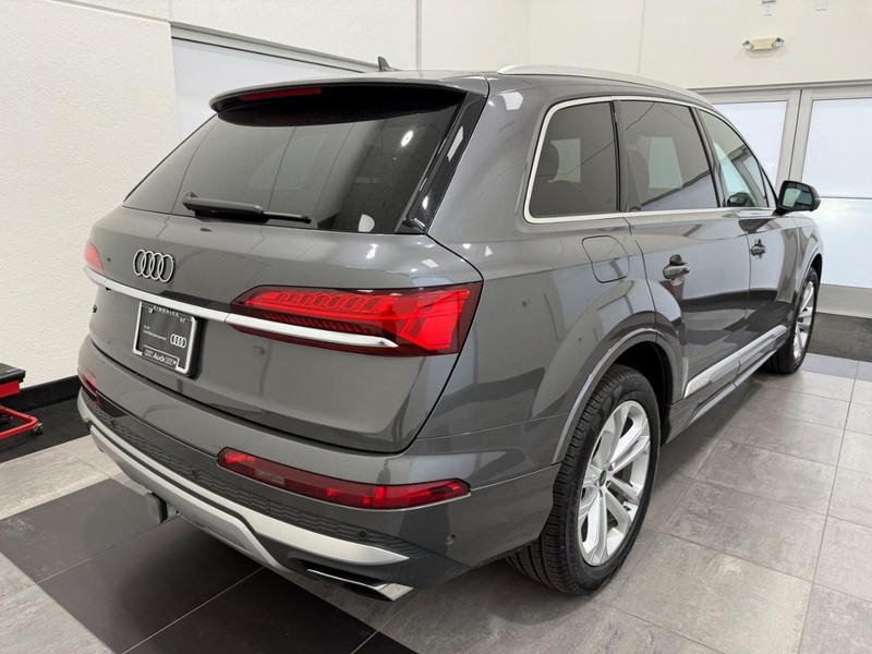Audi Q7 Vehicle Image 2