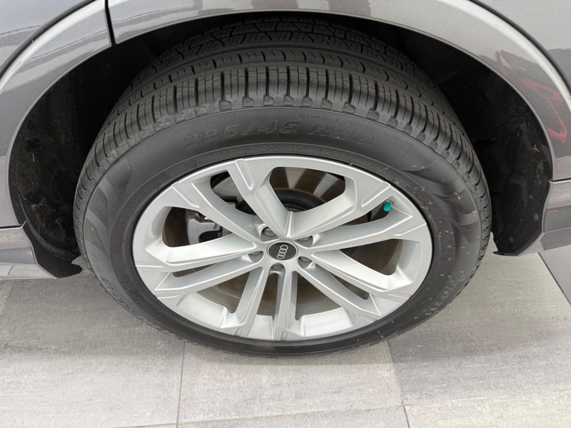 Audi Q7 Vehicle Image 5