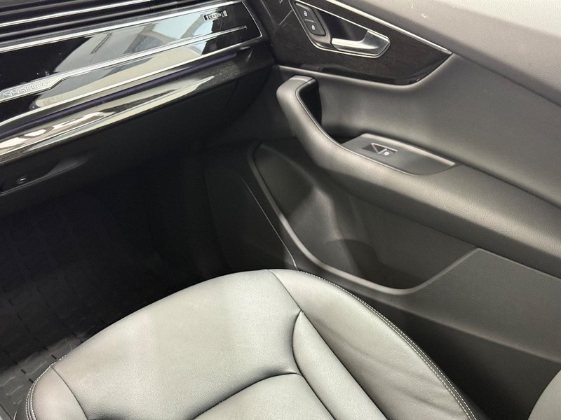 Audi Q7 Vehicle Image 12