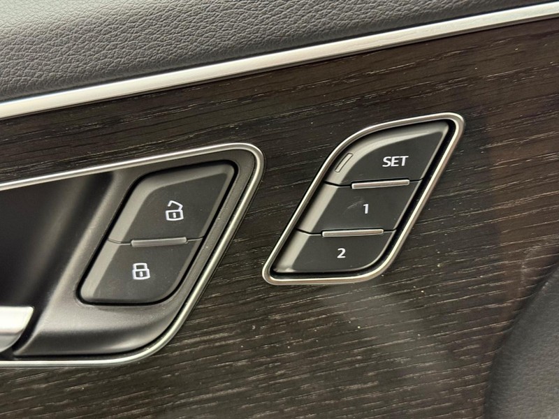 Audi Q7 Vehicle Image 13